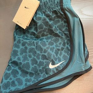 BRAND NEW NIKE SHORTS